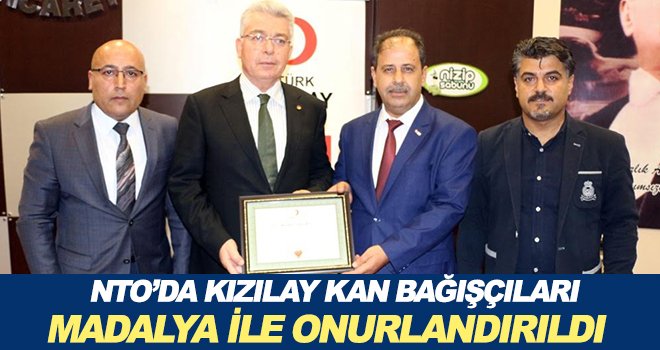 10 kez kan bağışlayan 51 kişiye ise bronz madalya verildi