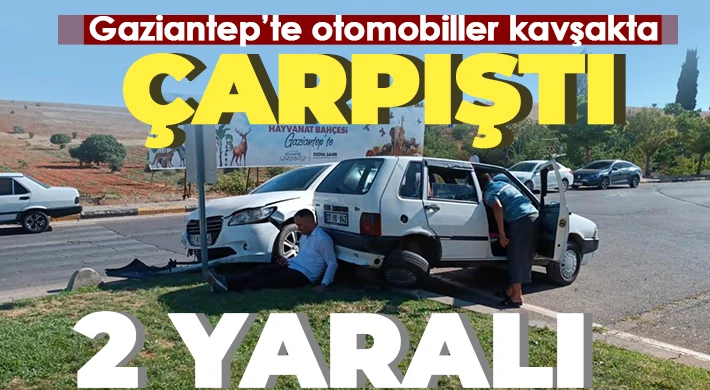 Otomobiller kavşakta çarpıştı, araçlar refüje çıktı: 2 yaralı