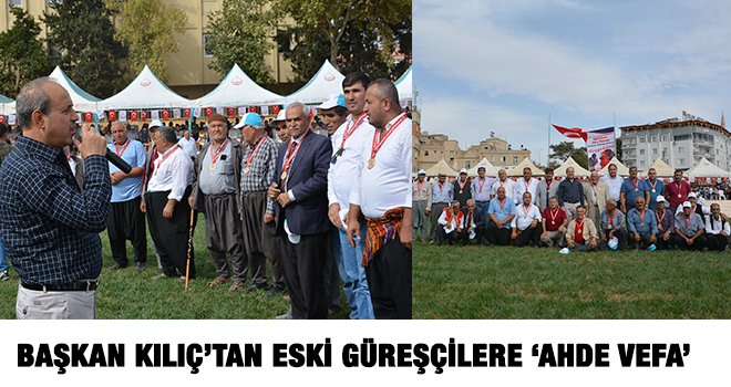 Başkan Kılıç, eski güreşçilere madalya taktı