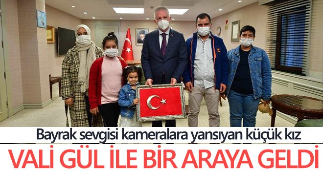 Bayrak sevgisi kameralara yansıyan küçük kız, Vali Gül ile bir araya geldi