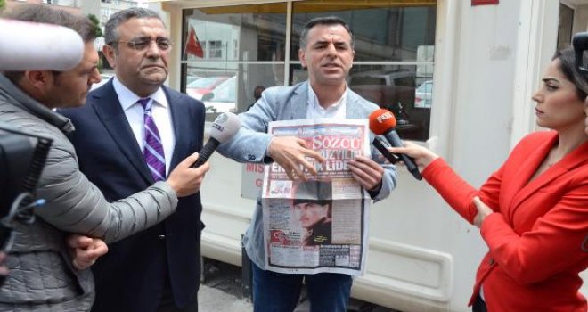 CHP'li vekiller Sözcü Gazetesi önünde