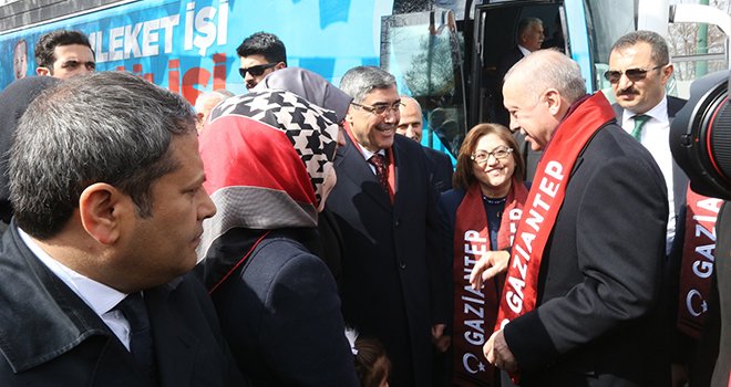 Cumhurbaşkanı, Büyükşehir Projelerinden Övgüyle Bahsetti