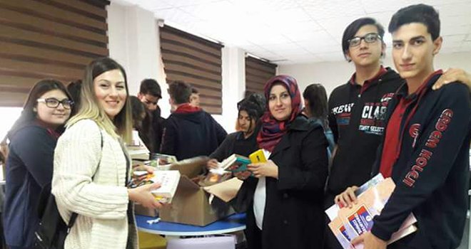 Erdem Koleji öğrencilerinden kitap kardeşliği projesi