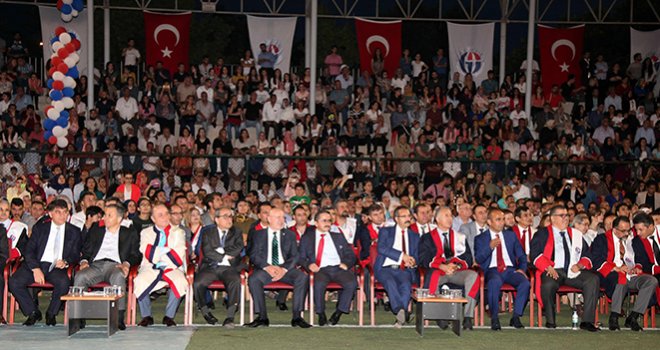 Gaziantep Üniversitesi’nde mezuniyet coşkusu