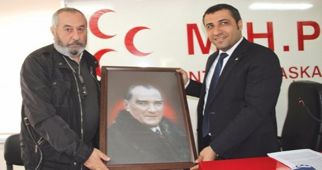 Gaziantepli gazeteciden MHP'ye Atatürk portresi