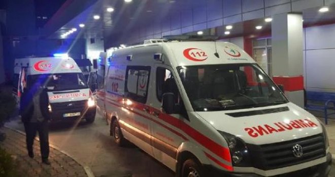 Gaziantep'te Otomobil bariyerlere çarptı: 1 ölü, 5 yaralı