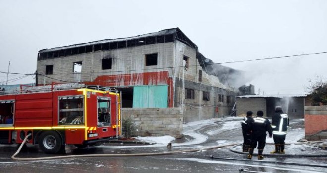 Gaziantep'te, oyuncak fabrikasında yangın paniği