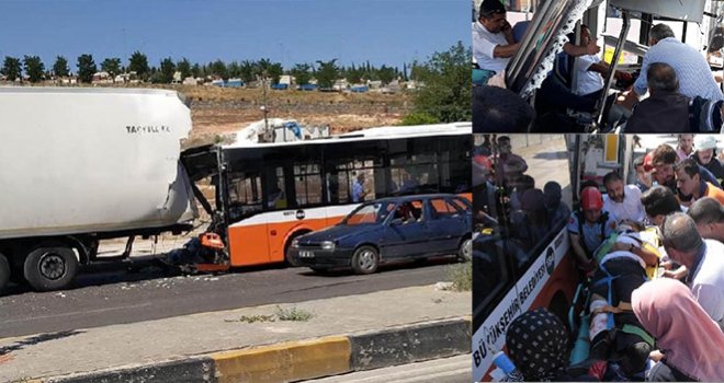 Gaziantep'te, TIR'a çarpan belediye otobüsünün şoförü yaralandı