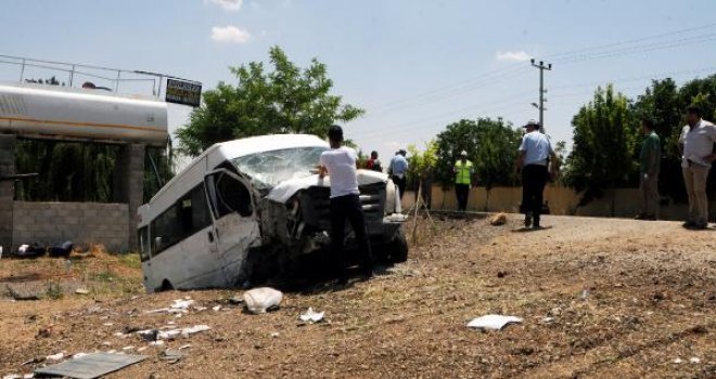 Gaziantep'te yolcu minibüsü devrildi, yaralılar var