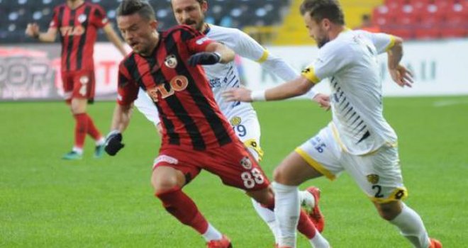 Gazişehir fırsatı kullanamadı 2-2