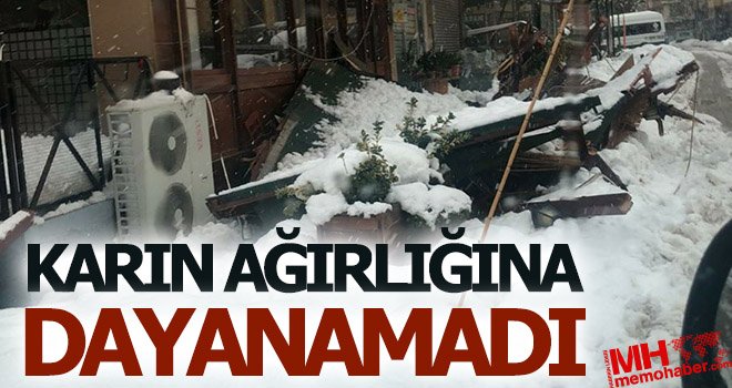 İş yerlerinin tenteneleri karın ağırlığına dayamayarak çöktü