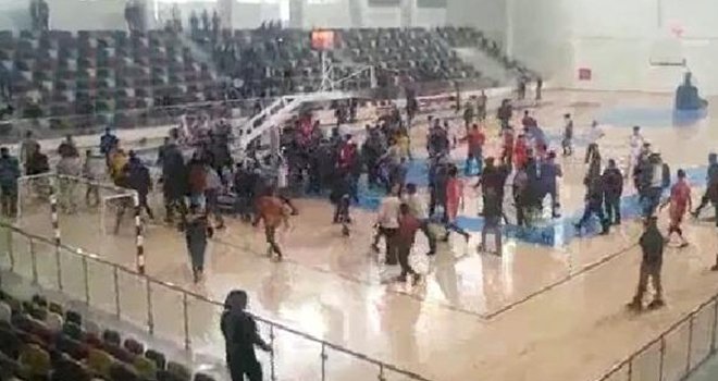 Kilis'te liselilerin basketbol maçında kavga