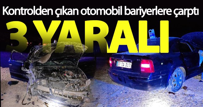 Kontrolden çıkan otomobil bariyerlere çarptı