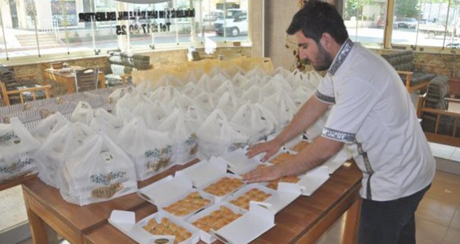 Nizip'ten, Mardin'deki güvenlik güçlerine 400 kilo baklava