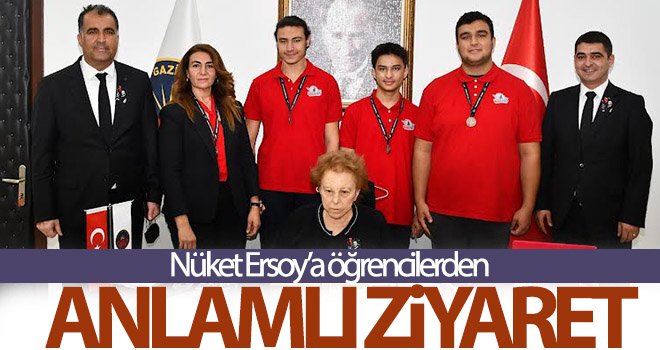 Nüket Ersoy’a öğrencilerden anlamlı ziyaret