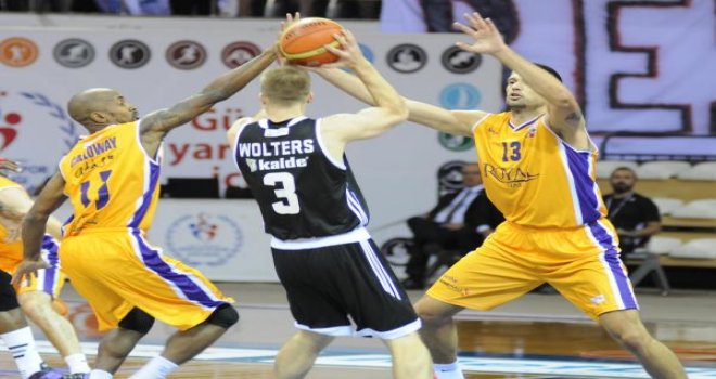 ROYAL HALI, BEŞİKTAŞ'I DİZE GETİRDİ 80-78