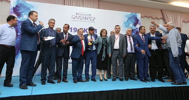 Şahin Gaziantepli Muhtarlarla bir arada