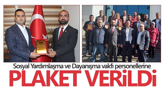 Sosyal Yardımlaşma ve Dayanışma vakfı personellerine plaket verildi