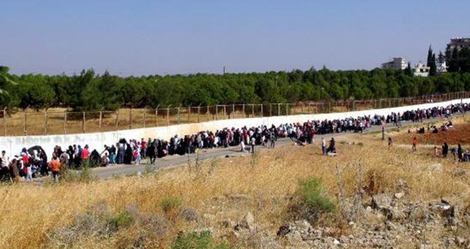  Suriyelilerin sınır kapısında 'bayram geçişi' kuyruğu