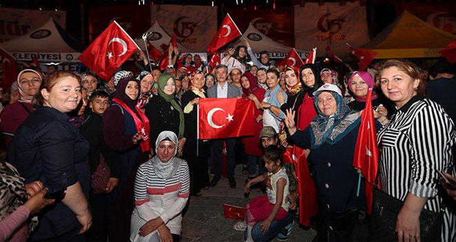  Tahmazoğlu, Demokrasi Meydanı’nda nöbet tuttu