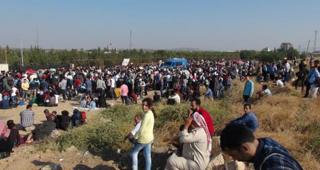  Suriye'ye bayram öncesi geçişte izdiham