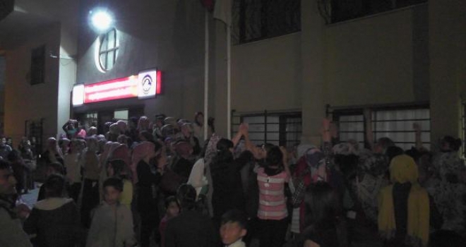 Kız Yurdundaki Öğrenciler, Yemekleri Protesto Etti 