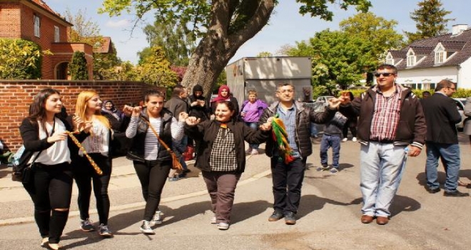 Danimarkadaki Türkler Oy Kullanmak İçin Uzun Kuyruklar Oluşturdu