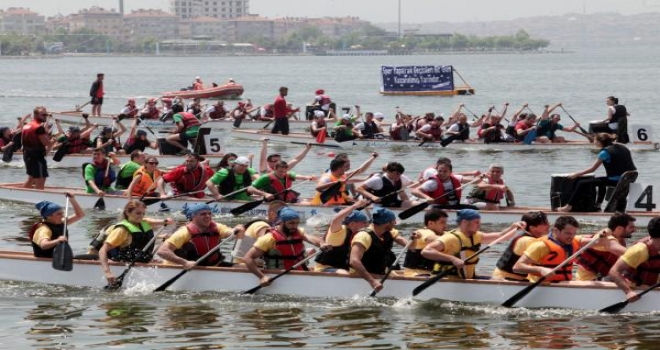 Küçükçekmece Gölündeki 4. Üniçek Su Sporları Festivali Renkli Görüntülere Sahne Oldu
