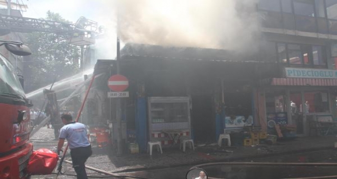 Yarım Asırlık Köfteci Yandı