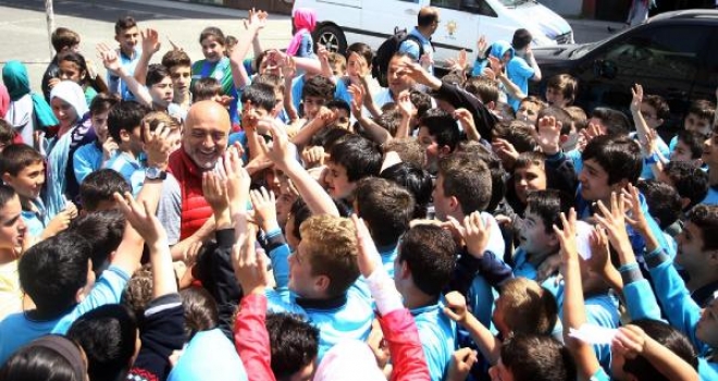 Çaykur Rizespor Teknik Direktörü Karaman Forma Dağıttı