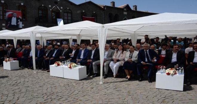 Bakan Çelik: Bugünler 12 Eylülden Bile Beter Sözleri Büyük Nankörlük