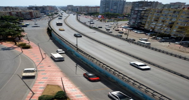 Köprü Yıkımında Kurban Kesilip, Tatlı Dağıtıldı 