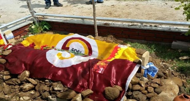 Derbi Maç Yolunda Kazada Ölen Galatasaraylı Uğur, Toprağa Verildi (2)