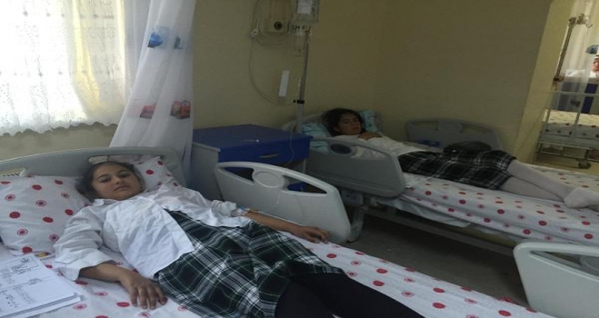 47Si Öğrenci, 49 Kişi Gıda Zehirlenmesi Şüphesiyle Hastaneye Kaldırıldı 