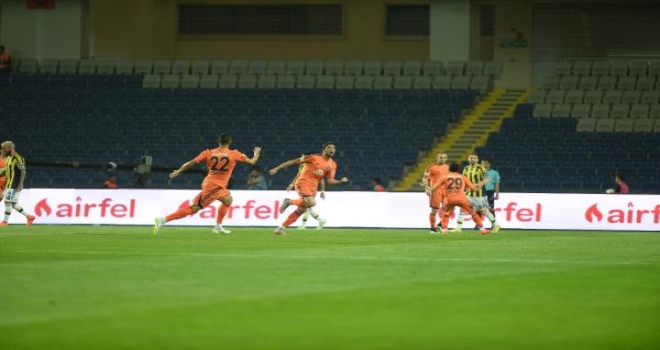 İstanbul Başakşehir - Fenerbahçe Maçının Fotoğrafları (Ek)