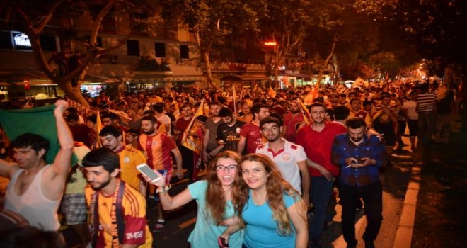 Adanada Şampiyonluk Kutlaması