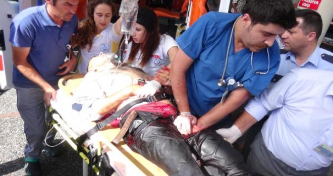 Polis Memuru Av Tüfeğiyle Kasığından Vuruldu, Saldırgan Direniyor