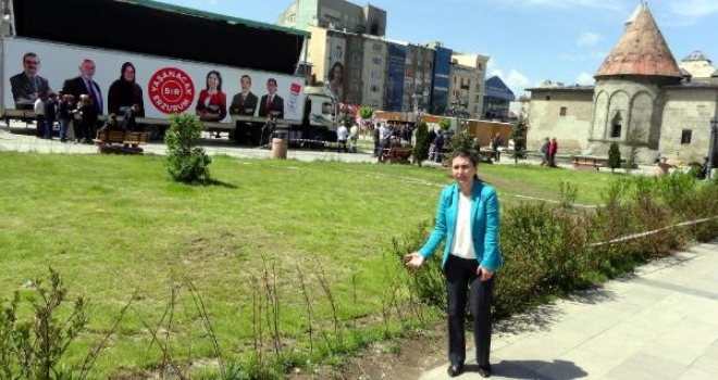 Chpnin Seçim Tırını Tarihi Alana Zarar Veriyor Diye Kaldırmak İstediler