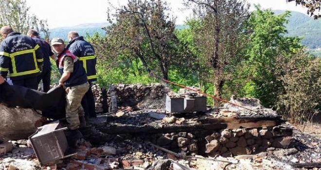 Yaşlı Kadın Evinde Çıkan Yangında Öldü