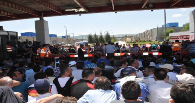 Ford Otosan İnönü Fabrikasında İşçilerin Eylemi Sürüyor (2)