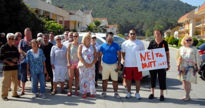 Russian And Norwegian Residents Protest Against Waste Facilitys Smell İn Antalya