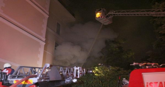 İstiklal Caddesinde Yangın Paniği 