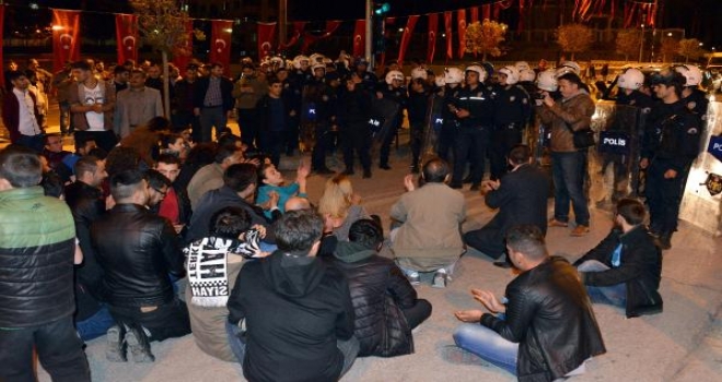 Chpnin Tırı Polis Zoru İle Kaldırıldı