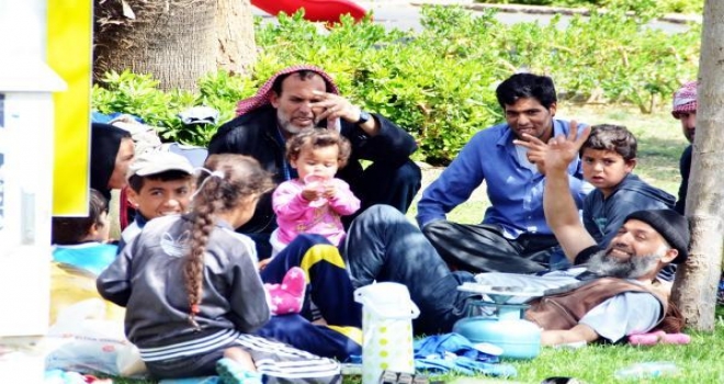 Syrians Bussed Out Of Turkish Resort As Tourism Season Looms