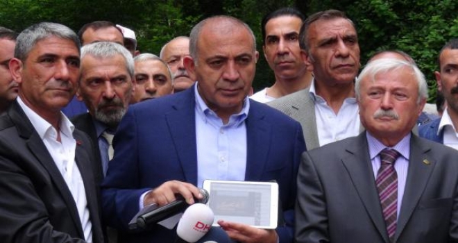 Fotoğraflar / Gürsel Tekin “Buraya Nasıl Kıyılır. Yazık, Günah, Elinizi Vicdanınıza Koyun” 