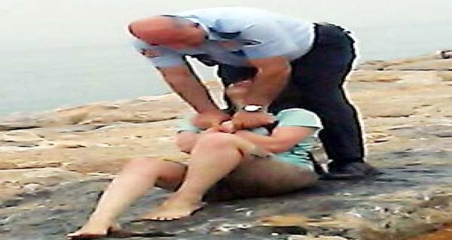 İnternetten Tanıştığı Erkek Arkadaşıyla Buluşmaya Geldi, Denize Atlayıp İntihara Kalkıştı