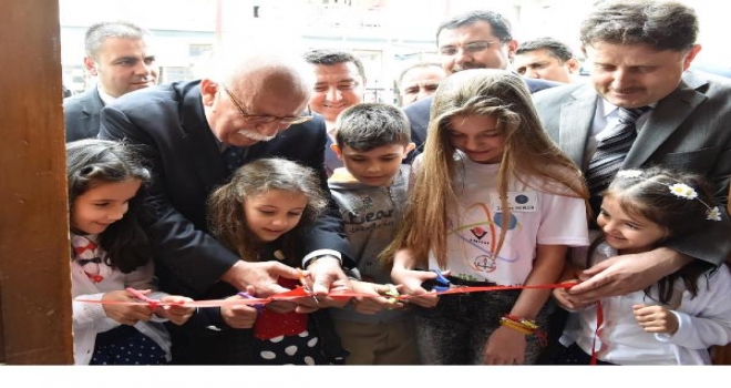 Bakan Avcı, Tayları Sevdi (2)