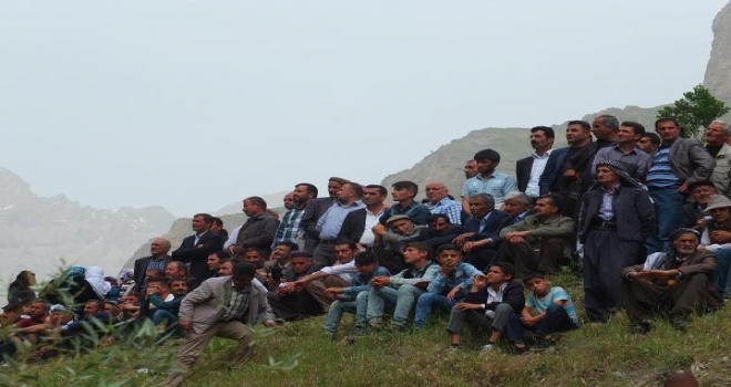 Zap Suyuna Düşen Kamyonette Kaybolan 2 Kişi Aranıyor