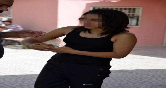 Yurttan Kaçmaya Çalışan Kızın Koluna Demir Korkuluk Battı 