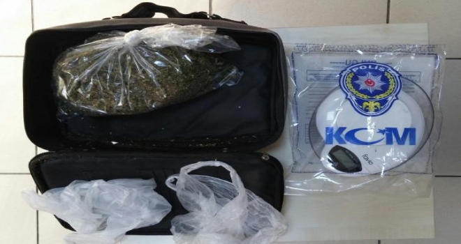 İzmirde 35 Kilo 800 Gram Esrar Ele Geçirildi